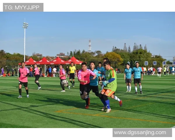 河间足球球星风采：探访本土球员的成长历程与精彩瞬间