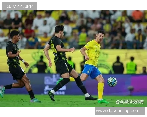 足球明星赛场呕吐瞬间集锦：运动压力与极限挑战的真实写照