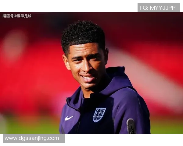 足球球星时尚穿搭大揭秘展现场外魅力与个性风采